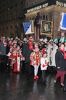 Hofburg 2024-01-12 02  Einzug in die Hofburg - 12. Januar 20204, ein kühler Abend am WYNDHAM Hotel Duisburger Hof. Wir begrüßten die anwesenden Gesellschaften vor der Tür mit anschließender Fahnenhissung. Danach gab es ein feucht fröhliches Miteinander im warmen Pfeilersaal. : DVPJ, Matthias I, Leonardo I., Prinz Karneval, Prinz, Prinzessin Milen aI., Hofmarschälle, Pagen, Paginnen, HDK, Duisburg, Karneval, Helau, Tollität, Event, Session 2023, Session 2024, HDK, Duisburg, Hauptausschuss