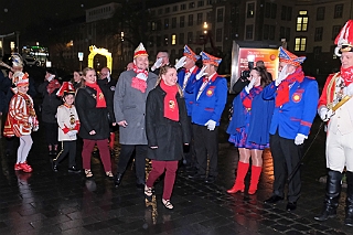 Hofburg 2024-01-12 03  Einzug in die Hofburg - 12. Januar 20204, ein kühler Abend am WYNDHAM Hotel Duisburger Hof. Wir begrüßten die anwesenden Gesellschaften vor der Tür mit anschließender Fahnenhissung. Danach gab es ein feucht fröhliches Miteinander im warmen Pfeilersaal. : DVPJ, Matthias I, Leonardo I., Prinz Karneval, Prinz, Prinzessin Milen aI., Hofmarschälle, Pagen, Paginnen, HDK, Duisburg, Karneval, Helau, Tollität, Event, Session 2023, Session 2024, HDK, Duisburg, Hauptausschuss