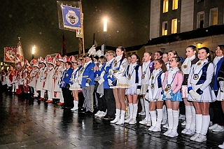 Hofburg 2024-01-12 05  Einzug in die Hofburg - 12. Januar 20204, ein kühler Abend am WYNDHAM Hotel Duisburger Hof. Wir begrüßten die anwesenden Gesellschaften vor der Tür mit anschließender Fahnenhissung. Danach gab es ein feucht fröhliches Miteinander im warmen Pfeilersaal. : DVPJ, Matthias I, Leonardo I., Prinz Karneval, Prinz, Prinzessin Milen aI., Hofmarschälle, Pagen, Paginnen, HDK, Duisburg, Karneval, Helau, Tollität, Event, Session 2023, Session 2024, HDK, Duisburg, Hauptausschuss