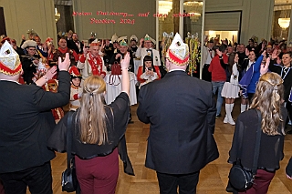 Hofburg 2024-01-12 14  Einzug in die Hofburg - 12. Januar 20204, ein kühler Abend am WYNDHAM Hotel Duisburger Hof. Wir begrüßten die anwesenden Gesellschaften vor der Tür mit anschließender Fahnenhissung. Danach gab es ein feucht fröhliches Miteinander im warmen Pfeilersaal. : DVPJ, Matthias I, Leonardo I., Prinz Karneval, Prinz, Prinzessin Milen aI., Hofmarschälle, Pagen, Paginnen, HDK, Duisburg, Karneval, Helau, Tollität, Event, Session 2023, Session 2024, HDK, Duisburg, Hauptausschuss