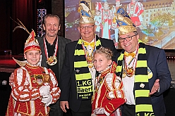 Prinzenempfang 2024-01-14 16  Prinz Matthias I. empfängt im Steinhof - Eine Schar von Sponsoren, Family and Friends, dem HDK-Förderkreis und Abordnungen der Stadt und Gesellschaften füllten den Saal des Kultur- und Bürgerzentrum Duisburg-Süd „Steinhof“ Huckingen. Ihnen wurde ein kleines, kurzweiliges Programm geboten. : DVPJ, Matthias I, Leonardo I., Prinz Karneval, Prinz, Prinzessin Milen aI., Hofmarschälle, Pagen, Paginnen, HDK, Duisburg, Karneval, Helau, Tollität, Event, Session 2023, Session 2024, HDK, Duisburg, Hauptausschuss