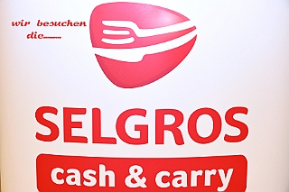 SELGROS 2024-01-20 01  Prinzenwiegen - Nach Jahren fand das ist Prinzenwiegen der Duisburger Prinzencrews wieder in der SELGROS in Rheinhausen statt. Wir schenken das „ausgewogene“ Wurfmaterial den „JECKEN KIDS“ in Duisburg. : DVPJ, Matthias I, Leonardo I., Prinz Karneval, Prinz, Prinzessin Milen aI., Hofmarschälle, Pagen, Paginnen, HDK, Duisburg, Karneval, Helau, Tollität, Event, Session 2023, Session 2024, HDK, Duisburg, Hauptausschuss