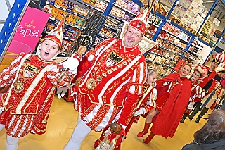 SELGROS 2024-01-20 02  Prinzenwiegen - Nach Jahren fand das ist Prinzenwiegen der Duisburger Prinzencrews wieder in der SELGROS in Rheinhausen statt. Wir schenken das „ausgewogene“ Wurfmaterial den „JECKEN KIDS“ in Duisburg. : DVPJ, Matthias I, Leonardo I., Prinz Karneval, Prinz, Prinzessin Milen aI., Hofmarschälle, Pagen, Paginnen, HDK, Duisburg, Karneval, Helau, Tollität, Event, Session 2023, Session 2024, HDK, Duisburg, Hauptausschuss