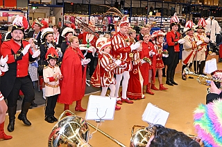 SELGROS 2024-01-20 03  Prinzenwiegen - Nach Jahren fand das ist Prinzenwiegen der Duisburger Prinzencrews wieder in der SELGROS in Rheinhausen statt. Wir schenken das „ausgewogene“ Wurfmaterial den „JECKEN KIDS“ in Duisburg. : DVPJ, Matthias I, Leonardo I., Prinz Karneval, Prinz, Prinzessin Milen aI., Hofmarschälle, Pagen, Paginnen, HDK, Duisburg, Karneval, Helau, Tollität, Event, Session 2023, Session 2024, HDK, Duisburg, Hauptausschuss