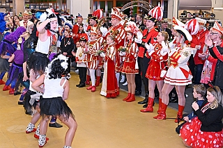 SELGROS 2024-01-20 17  Prinzenwiegen - Nach Jahren fand das ist Prinzenwiegen der Duisburger Prinzencrews wieder in der SELGROS in Rheinhausen statt. Wir schenken das „ausgewogene“ Wurfmaterial den „JECKEN KIDS“ in Duisburg. : DVPJ, Matthias I, Leonardo I., Prinz Karneval, Prinz, Prinzessin Milen aI., Hofmarschälle, Pagen, Paginnen, HDK, Duisburg, Karneval, Helau, Tollität, Event, Session 2023, Session 2024, HDK, Duisburg, Hauptausschuss