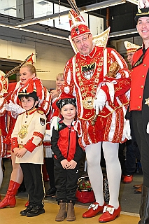 SELGROS 2024-01-20 26  Prinzenwiegen - Nach Jahren fand das ist Prinzenwiegen der Duisburger Prinzencrews wieder in der SELGROS in Rheinhausen statt. Wir schenken das „ausgewogene“ Wurfmaterial den „JECKEN KIDS“ in Duisburg. : DVPJ, Matthias I, Leonardo I., Prinz Karneval, Prinz, Prinzessin Milen aI., Hofmarschälle, Pagen, Paginnen, HDK, Duisburg, Karneval, Helau, Tollität, Event, Session 2023, Session 2024, HDK, Duisburg, Hauptausschuss