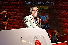 HDK BDJ 2024-01-25 48  Bürger des Jahres - 50 Jahre „Bürger des Jahres“. Am 25. Januar 2024 wurde im  Kultur- und Bürgerzentrum Duisburg-Süd „Steinhof“ Huckingen der Kabarettist und Moderator Wolfgang Tepper zum Bürger des Jahres 2024 ernannt. In einem fulminanten Rahmenprogramm trat u.a. Bernd Stelter auf. : DVPJ, Matthias I, Leonardo I., Prinz Karneval, Prinz, Prinzessin Milen aI., Hofmarschälle, Pagen, Paginnen, HDK, Duisburg, Karneval, Helau, Tollität, Event, Session 2023, Session 2024, HDK, Duisburg, Hauptausschuss