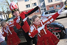 01 SeniorKarn AWO 2024-01-27 03  Tour-Samstag 27. Januar - 2 Mal Seniorenkarneval, bei der AWO und HEWAG, zum Start in den Samstagabend. Danach zu den jüngeren Narren bei der Kindersitzung der Musketiere im Steinhof. Einmal dann über den Rhein zur 2. Kostümsitzung der KG Baerl und zum Pfarrkarneval St.Peter in Rheinhausen. Der 6. Stop ist dann das Kostümfest der KG Op de Hippe Höh im Süden Duisburgs. Dann weiter in die Stadtmitte. Einmal zur Damensitzung der Prinzengarde und zur Sitzung der KG Blau-Gold in der Falkstraße. Und dann zum Highlight des Abends. Heimspiel auf der Prunksitzung von Rot-Weiß Hamborn-Marxloh. : DVPJ, Matthias I, Leonardo I., Prinz Karneval, Prinz, Prinzessin Milen aI., Hofmarschälle, Pagen, Paginnen, HDK, Duisburg, Karneval, Helau, Tollität, Event, Session 2023, Session 2024, HDK, Duisburg, Hauptausschuss