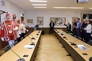 01 CDU Ratsfrak 2024-01-31 09  Vom Rathaus in die Brauerei - Die CDU Ratsfraktion hat ins Duisburger Rathaus eingeladen. Zur Tradition gehört auch die Verleihung des Wurstordens. Gut gestärkt ging es dann in den Theodor König Keller zum Sponsorenempfang der König Brauerei. : DVPJ, Matthias I, Leonardo I., Prinz Karneval, Prinz, Prinzessin Milen aI., Hofmarschälle, Pagen, Paginnen, HDK, Duisburg, Karneval, Helau, Tollität, Event, Session 2023, Session 2024, HDK, Duisburg, Hauptausschuss