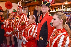 WagenbauSerm 2024-02-01 02  Besuch beim Südstern - Eine schöne Tradition zur der die Wagenbauer der KG Südstern in Term  jedes Jahr eine Woche vor Weiberfastnacht einladen. Das Wagenbauessen verbunden mit dem Besuch deren Wagenbauhalle. : DVPJ, Matthias I, Leonardo I., Prinz Karneval, Prinz, Prinzessin Milen aI., Hofmarschälle, Pagen, Paginnen, HDK, Duisburg, Karneval, Helau, Tollität, Event, Session 2023, Session 2024, HDK, Duisburg, Hauptausschuss