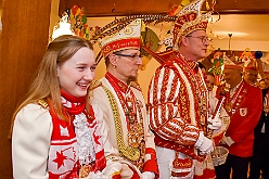 WagenbauSerm 2024-02-01 03  Besuch beim Südstern - Eine schöne Tradition zur der die Wagenbauer der KG Südstern in Term  jedes Jahr eine Woche vor Weiberfastnacht einladen. Das Wagenbauessen verbunden mit dem Besuch deren Wagenbauhalle. : DVPJ, Matthias I, Leonardo I., Prinz Karneval, Prinz, Prinzessin Milen aI., Hofmarschälle, Pagen, Paginnen, HDK, Duisburg, Karneval, Helau, Tollität, Event, Session 2023, Session 2024, HDK, Duisburg, Hauptausschuss