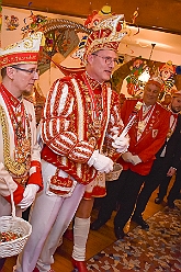 WagenbauSerm 2024-02-01 04  Besuch beim Südstern - Eine schöne Tradition zur der die Wagenbauer der KG Südstern in Term  jedes Jahr eine Woche vor Weiberfastnacht einladen. Das Wagenbauessen verbunden mit dem Besuch deren Wagenbauhalle. : DVPJ, Matthias I, Leonardo I., Prinz Karneval, Prinz, Prinzessin Milen aI., Hofmarschälle, Pagen, Paginnen, HDK, Duisburg, Karneval, Helau, Tollität, Event, Session 2023, Session 2024, HDK, Duisburg, Hauptausschuss