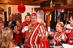 WagenbauSerm 2024-02-01 08  Besuch beim Südstern - Eine schöne Tradition zur der die Wagenbauer der KG Südstern in Term  jedes Jahr eine Woche vor Weiberfastnacht einladen. Das Wagenbauessen verbunden mit dem Besuch deren Wagenbauhalle. : DVPJ, Matthias I, Leonardo I., Prinz Karneval, Prinz, Prinzessin Milen aI., Hofmarschälle, Pagen, Paginnen, HDK, Duisburg, Karneval, Helau, Tollität, Event, Session 2023, Session 2024, HDK, Duisburg, Hauptausschuss