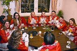 WagenbauSerm 2024-02-01 09  Besuch beim Südstern - Eine schöne Tradition zur der die Wagenbauer der KG Südstern in Term  jedes Jahr eine Woche vor Weiberfastnacht einladen. Das Wagenbauessen verbunden mit dem Besuch deren Wagenbauhalle. : DVPJ, Matthias I, Leonardo I., Prinz Karneval, Prinz, Prinzessin Milen aI., Hofmarschälle, Pagen, Paginnen, HDK, Duisburg, Karneval, Helau, Tollität, Event, Session 2023, Session 2024, HDK, Duisburg, Hauptausschuss