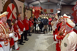 WagenbauSerm 2024-02-01 11  Besuch beim Südstern - Eine schöne Tradition zur der die Wagenbauer der KG Südstern in Term  jedes Jahr eine Woche vor Weiberfastnacht einladen. Das Wagenbauessen verbunden mit dem Besuch deren Wagenbauhalle. : DVPJ, Matthias I, Leonardo I., Prinz Karneval, Prinz, Prinzessin Milen aI., Hofmarschälle, Pagen, Paginnen, HDK, Duisburg, Karneval, Helau, Tollität, Event, Session 2023, Session 2024, HDK, Duisburg, Hauptausschuss