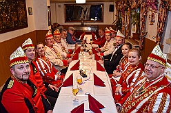 WagenbauSerm 2024-02-01 23  Besuch beim Südstern - Eine schöne Tradition zur der die Wagenbauer der KG Südstern in Term  jedes Jahr eine Woche vor Weiberfastnacht einladen. Das Wagenbauessen verbunden mit dem Besuch deren Wagenbauhalle. : DVPJ, Matthias I, Leonardo I., Prinz Karneval, Prinz, Prinzessin Milen aI., Hofmarschälle, Pagen, Paginnen, HDK, Duisburg, Karneval, Helau, Tollität, Event, Session 2023, Session 2024, HDK, Duisburg, Hauptausschuss