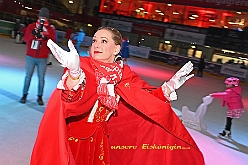 01 HDKKarneOnIce 2024-02-02 06  HDK und Marxloher Jecken - Neuauflage von „Karneval on Ice“ in der PreZero Rheinlarndhalle. Eislaufen bei karnevalistischem Show-Programm. Eishockey wurde auch gespielt, Team Karneval und Team Rathaus trennten sich unentschieden. Dann zur 2. Neuauflage, Karnevals-Party der Marxloher Jecken im „Haus Birken“ in Neumühl. : DVPJ, Matthias I, Leonardo I., Prinz Karneval, Prinz, Prinzessin Milen aI., Hofmarschälle, Pagen, Paginnen, HDK, Duisburg, Karneval, Helau, Tollität, Event, Session 2023, Session 2024, HDK, Duisburg, Hauptausschuss