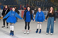 01 HDKKarneOnIce 2024-02-02 07  HDK und Marxloher Jecken - Neuauflage von „Karneval on Ice“ in der PreZero Rheinlarndhalle. Eislaufen bei karnevalistischem Show-Programm. Eishockey wurde auch gespielt, Team Karneval und Team Rathaus trennten sich unentschieden. Dann zur 2. Neuauflage, Karnevals-Party der Marxloher Jecken im „Haus Birken“ in Neumühl. : DVPJ, Matthias I, Leonardo I., Prinz Karneval, Prinz, Prinzessin Milen aI., Hofmarschälle, Pagen, Paginnen, HDK, Duisburg, Karneval, Helau, Tollität, Event, Session 2023, Session 2024, HDK, Duisburg, Hauptausschuss