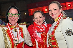 01 HDKKarneOnIce 2024-02-02 09  HDK und Marxloher Jecken - Neuauflage von „Karneval on Ice“ in der PreZero Rheinlarndhalle. Eislaufen bei karnevalistischem Show-Programm. Eishockey wurde auch gespielt, Team Karneval und Team Rathaus trennten sich unentschieden. Dann zur 2. Neuauflage, Karnevals-Party der Marxloher Jecken im „Haus Birken“ in Neumühl. : DVPJ, Matthias I, Leonardo I., Prinz Karneval, Prinz, Prinzessin Milen aI., Hofmarschälle, Pagen, Paginnen, HDK, Duisburg, Karneval, Helau, Tollität, Event, Session 2023, Session 2024, HDK, Duisburg, Hauptausschuss