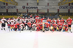 01 HDKKarneOnIce 2024-02-02 32  HDK und Marxloher Jecken - Neuauflage von „Karneval on Ice“ in der PreZero Rheinlarndhalle. Eislaufen bei karnevalistischem Show-Programm. Eishockey wurde auch gespielt, Team Karneval und Team Rathaus trennten sich unentschieden. Dann zur 2. Neuauflage, Karnevals-Party der Marxloher Jecken im „Haus Birken“ in Neumühl. : DVPJ, Matthias I, Leonardo I., Prinz Karneval, Prinz, Prinzessin Milen aI., Hofmarschälle, Pagen, Paginnen, HDK, Duisburg, Karneval, Helau, Tollität, Event, Session 2023, Session 2024, HDK, Duisburg, Hauptausschuss