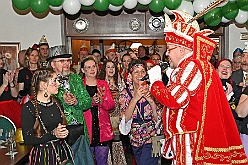 02 KarnevalspMarxLohJecken 2024-02-02 10  HDK und Marxloher Jecken - Neuauflage von „Karneval on Ice“ in der PreZero Rheinlarndhalle. Eislaufen bei karnevalistischem Show-Programm. Eishockey wurde auch gespielt, Team Karneval und Team Rathaus trennten sich unentschieden. Dann zur 2. Neuauflage, Karnevals-Party der Marxloher Jecken im „Haus Birken“ in Neumühl. : DVPJ, Matthias I, Leonardo I., Prinz Karneval, Prinz, Prinzessin Milen aI., Hofmarschälle, Pagen, Paginnen, HDK, Duisburg, Karneval, Helau, Tollität, Event, Session 2023, Session 2024, HDK, Duisburg, Hauptausschuss