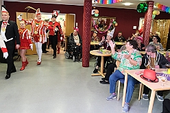 01 SeniorStJosef 2024-02-05 04  ..u.a. Besuch im WDR - Wir starten in den Nachmittag beim Seniorenkarneval im Caritas-Altenheim St. Josef in Hamborn. Dann fahren wir Richtung Innenhafen. Hier erwarten uns die Senioren im AWO Seniorenzentrum Innenhafen. Nur wenige Meter entfernt geht es dann ins WDR Landesstudio in der Schifferstraße. Prinz Matthias I. im Gespräch mit Ines Rothmeier in der Lokalzeit. : DVPJ, Matthias I, Leonardo I., Prinz Karneval, Prinz, Prinzessin Milen aI., Hofmarschälle, Pagen, Paginnen, HDK, Duisburg, Karneval, Helau, Tollität, Event, Session 2023, Session 2024, HDK, Duisburg, Hauptausschuss