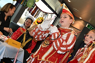 duisport 2024-02-09 31  Ein Fahrt mit der Karl Jarres mit duisport - Gern folgten se. Tollität Prinz Matthias I., Kinderprinz Leonardo I. mit Prinzessin Milena I. und ihren Crews der Einladung von duisport zu einer Fahrt über den Rhein mit der Karl Jarres. Inklusiv war eine Stop am Löschboot der Duisburger Feuerwehr. : DVPJ, Matthias I, Leonardo I., Prinz Karneval, Prinz, Prinzessin Milen aI., Hofmarschälle, Pagen, Paginnen, HDK, Duisburg, Karneval, Helau, Tollität, Event, Session 2023, Session 2024, HDK, Duisburg, Hauptausschuss