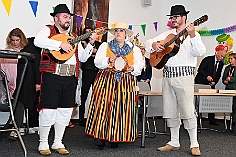 Kinderkarnevalszug 2024-02-11 32  Am Kinderkarnevalszug  - Im Hamborner Rathaus wurde Teneriffas Blumenkönigin Selene mit ihrem Gefolge und einer Abordnung der Düsseldorfer Ehrengarde empfangen. Danach bejubelten wir von der Bühne an der Sparkasse dem 60. Kinderkarnevalszug und Kinderprinzencrew zu. : DVPJ, Matthias I, Leonardo I., Prinz Karneval, Prinz, Prinzessin Milen aI., Hofmarschälle, Pagen, Paginnen, HDK, Duisburg, Karneval, Helau, Tollität, Event, Session 2023, Session 2024, HDK, Duisburg, Hauptausschuss