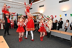 Kinderkarnevalszug 2024-02-11 36  Am Kinderkarnevalszug  - Im Hamborner Rathaus wurde Teneriffas Blumenkönigin Selene mit ihrem Gefolge und einer Abordnung der Düsseldorfer Ehrengarde empfangen. Danach bejubelten wir von der Bühne an der Sparkasse dem 60. Kinderkarnevalszug und Kinderprinzencrew zu. : DVPJ, Matthias I, Leonardo I., Prinz Karneval, Prinz, Prinzessin Milen aI., Hofmarschälle, Pagen, Paginnen, HDK, Duisburg, Karneval, Helau, Tollität, Event, Session 2023, Session 2024, HDK, Duisburg, Hauptausschuss