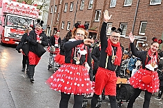 Kinderkarnevalszug 2024-02-11 51  Am Kinderkarnevalszug  - Im Hamborner Rathaus wurde Teneriffas Blumenkönigin Selene mit ihrem Gefolge und einer Abordnung der Düsseldorfer Ehrengarde empfangen. Danach bejubelten wir von der Bühne an der Sparkasse dem 60. Kinderkarnevalszug und Kinderprinzencrew zu. : DVPJ, Matthias I, Leonardo I., Prinz Karneval, Prinz, Prinzessin Milen aI., Hofmarschälle, Pagen, Paginnen, HDK, Duisburg, Karneval, Helau, Tollität, Event, Session 2023, Session 2024, HDK, Duisburg, Hauptausschuss