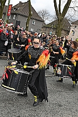 Kinderkarnevalszug 2024-02-11 71  Am Kinderkarnevalszug  - Im Hamborner Rathaus wurde Teneriffas Blumenkönigin Selene mit ihrem Gefolge und einer Abordnung der Düsseldorfer Ehrengarde empfangen. Danach bejubelten wir von der Bühne an der Sparkasse dem 60. Kinderkarnevalszug und Kinderprinzencrew zu. : DVPJ, Matthias I, Leonardo I., Prinz Karneval, Prinz, Prinzessin Milen aI., Hofmarschälle, Pagen, Paginnen, HDK, Duisburg, Karneval, Helau, Tollität, Event, Session 2023, Session 2024, HDK, Duisburg, Hauptausschuss