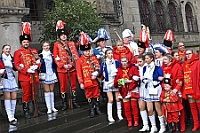 Rosenmontag 2024-02-12 016  Rosenmontag - Wecken, Rathaus, Zug, Abschied - Er war gekommen, der 12. Februar, letzter Tag der Prinzencrew 2024. In der Früh wird Prinz Matthias I., mit Böllerschüssen, vor dem WYNDHAM Hotel Duisburger Hof geweckt. Dann die Machtübernahme im Rathaus und OB Sören Link bittet zum Prinzenfrühstück. Prinz und Höfmarschälle erhalten „den STERN“ der ihren Namen trägt. Nun zum Innenhafen, wo auch in diesem Jahr der Rosenmontagszug startet. Ende im König-Pilsener-Festzelt, „Am Güterbahnhof“. Dann kommt er, der letzte Auftritt von uns, unter tosendem Applaus der anwesenden Narren. Danach danach die Verabschiedung ins „normale“ Leben.