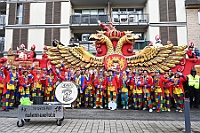 Rosenmontag 2024-02-12 052  Rosenmontag - Wecken, Rathaus, Zug, Abschied - Er war gekommen, der 12. Februar, letzter Tag der Prinzencrew 2024. In der Früh wird Prinz Matthias I., mit Böllerschüssen, vor dem WYNDHAM Hotel Duisburger Hof geweckt. Dann die Machtübernahme im Rathaus und OB Sören Link bittet zum Prinzenfrühstück. Prinz und Höfmarschälle erhalten „den STERN“ der ihren Namen trägt. Nun zum Innenhafen, wo auch in diesem Jahr der Rosenmontagszug startet. Ende im König-Pilsener-Festzelt, „Am Güterbahnhof“. Dann kommt er, der letzte Auftritt von uns, unter tosendem Applaus der anwesenden Narren. Danach danach die Verabschiedung ins „normale“ Leben.