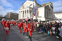 Rosenmontag 2024-02-12 084  Rosenmontag - Wecken, Rathaus, Zug, Abschied - Er war gekommen, der 12. Februar, letzter Tag der Prinzencrew 2024. In der Früh wird Prinz Matthias I., mit Böllerschüssen, vor dem WYNDHAM Hotel Duisburger Hof geweckt. Dann die Machtübernahme im Rathaus und OB Sören Link bittet zum Prinzenfrühstück. Prinz und Höfmarschälle erhalten „den STERN“ der ihren Namen trägt. Nun zum Innenhafen, wo auch in diesem Jahr der Rosenmontagszug startet. Ende im König-Pilsener-Festzelt, „Am Güterbahnhof“. Dann kommt er, der letzte Auftritt von uns, unter tosendem Applaus der anwesenden Narren. Danach danach die Verabschiedung ins „normale“ Leben.