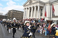 Rosenmontag 2024-02-12 086  Rosenmontag - Wecken, Rathaus, Zug, Abschied - Er war gekommen, der 12. Februar, letzter Tag der Prinzencrew 2024. In der Früh wird Prinz Matthias I., mit Böllerschüssen, vor dem WYNDHAM Hotel Duisburger Hof geweckt. Dann die Machtübernahme im Rathaus und OB Sören Link bittet zum Prinzenfrühstück. Prinz und Höfmarschälle erhalten „den STERN“ der ihren Namen trägt. Nun zum Innenhafen, wo auch in diesem Jahr der Rosenmontagszug startet. Ende im König-Pilsener-Festzelt, „Am Güterbahnhof“. Dann kommt er, der letzte Auftritt von uns, unter tosendem Applaus der anwesenden Narren. Danach danach die Verabschiedung ins „normale“ Leben.