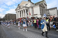 Rosenmontag 2024-02-12 087  Rosenmontag - Wecken, Rathaus, Zug, Abschied - Er war gekommen, der 12. Februar, letzter Tag der Prinzencrew 2024. In der Früh wird Prinz Matthias I., mit Böllerschüssen, vor dem WYNDHAM Hotel Duisburger Hof geweckt. Dann die Machtübernahme im Rathaus und OB Sören Link bittet zum Prinzenfrühstück. Prinz und Höfmarschälle erhalten „den STERN“ der ihren Namen trägt. Nun zum Innenhafen, wo auch in diesem Jahr der Rosenmontagszug startet. Ende im König-Pilsener-Festzelt, „Am Güterbahnhof“. Dann kommt er, der letzte Auftritt von uns, unter tosendem Applaus der anwesenden Narren. Danach danach die Verabschiedung ins „normale“ Leben.