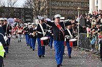 Rosenmontag 2024-02-12 092  Rosenmontag - Wecken, Rathaus, Zug, Abschied - Er war gekommen, der 12. Februar, letzter Tag der Prinzencrew 2024. In der Früh wird Prinz Matthias I., mit Böllerschüssen, vor dem WYNDHAM Hotel Duisburger Hof geweckt. Dann die Machtübernahme im Rathaus und OB Sören Link bittet zum Prinzenfrühstück. Prinz und Höfmarschälle erhalten „den STERN“ der ihren Namen trägt. Nun zum Innenhafen, wo auch in diesem Jahr der Rosenmontagszug startet. Ende im König-Pilsener-Festzelt, „Am Güterbahnhof“. Dann kommt er, der letzte Auftritt von uns, unter tosendem Applaus der anwesenden Narren. Danach danach die Verabschiedung ins „normale“ Leben.