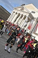 Rosenmontag 2024-02-12 093  Rosenmontag - Wecken, Rathaus, Zug, Abschied - Er war gekommen, der 12. Februar, letzter Tag der Prinzencrew 2024. In der Früh wird Prinz Matthias I., mit Böllerschüssen, vor dem WYNDHAM Hotel Duisburger Hof geweckt. Dann die Machtübernahme im Rathaus und OB Sören Link bittet zum Prinzenfrühstück. Prinz und Höfmarschälle erhalten „den STERN“ der ihren Namen trägt. Nun zum Innenhafen, wo auch in diesem Jahr der Rosenmontagszug startet. Ende im König-Pilsener-Festzelt, „Am Güterbahnhof“. Dann kommt er, der letzte Auftritt von uns, unter tosendem Applaus der anwesenden Narren. Danach danach die Verabschiedung ins „normale“ Leben.