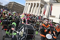 Rosenmontag 2024-02-12 097  Rosenmontag - Wecken, Rathaus, Zug, Abschied - Er war gekommen, der 12. Februar, letzter Tag der Prinzencrew 2024. In der Früh wird Prinz Matthias I., mit Böllerschüssen, vor dem WYNDHAM Hotel Duisburger Hof geweckt. Dann die Machtübernahme im Rathaus und OB Sören Link bittet zum Prinzenfrühstück. Prinz und Höfmarschälle erhalten „den STERN“ der ihren Namen trägt. Nun zum Innenhafen, wo auch in diesem Jahr der Rosenmontagszug startet. Ende im König-Pilsener-Festzelt, „Am Güterbahnhof“. Dann kommt er, der letzte Auftritt von uns, unter tosendem Applaus der anwesenden Narren. Danach danach die Verabschiedung ins „normale“ Leben.