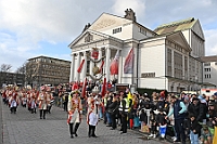 Rosenmontag 2024-02-12 098  Rosenmontag - Wecken, Rathaus, Zug, Abschied - Er war gekommen, der 12. Februar, letzter Tag der Prinzencrew 2024. In der Früh wird Prinz Matthias I., mit Böllerschüssen, vor dem WYNDHAM Hotel Duisburger Hof geweckt. Dann die Machtübernahme im Rathaus und OB Sören Link bittet zum Prinzenfrühstück. Prinz und Höfmarschälle erhalten „den STERN“ der ihren Namen trägt. Nun zum Innenhafen, wo auch in diesem Jahr der Rosenmontagszug startet. Ende im König-Pilsener-Festzelt, „Am Güterbahnhof“. Dann kommt er, der letzte Auftritt von uns, unter tosendem Applaus der anwesenden Narren. Danach danach die Verabschiedung ins „normale“ Leben.