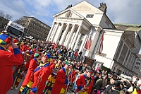 Rosenmontag 2024-02-12 100  Rosenmontag - Wecken, Rathaus, Zug, Abschied - Er war gekommen, der 12. Februar, letzter Tag der Prinzencrew 2024. In der Früh wird Prinz Matthias I., mit Böllerschüssen, vor dem WYNDHAM Hotel Duisburger Hof geweckt. Dann die Machtübernahme im Rathaus und OB Sören Link bittet zum Prinzenfrühstück. Prinz und Höfmarschälle erhalten „den STERN“ der ihren Namen trägt. Nun zum Innenhafen, wo auch in diesem Jahr der Rosenmontagszug startet. Ende im König-Pilsener-Festzelt, „Am Güterbahnhof“. Dann kommt er, der letzte Auftritt von uns, unter tosendem Applaus der anwesenden Narren. Danach danach die Verabschiedung ins „normale“ Leben.