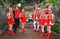 Teneriffa 2024-FEB 016  Zum guten Schluss.. - CARNAVAL - PUERTO DE LA CRUZ. Farbenprächtiger Ausklang einer kurzen, sensationellen Session 2023 / 2024 auf Teneriffa. : DVPJ, Matthias I, Leonardo I., Prinz Karneval, Prinz, Prinzessin Milen aI., Hofmarschälle, Pagen, Paginnen, HDK, Duisburg, Karneval, Helau, Tollität, Event, Session 2023, Session 2024, HDK, Duisburg, Hauptausschuss