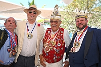 Teneriffa 2024-FEB 061  Zum guten Schluss.. - CARNAVAL - PUERTO DE LA CRUZ. Farbenprächtiger Ausklang einer kurzen, sensationellen Session 2023 / 2024 auf Teneriffa. : DVPJ, Matthias I, Leonardo I., Prinz Karneval, Prinz, Prinzessin Milen aI., Hofmarschälle, Pagen, Paginnen, HDK, Duisburg, Karneval, Helau, Tollität, Event, Session 2023, Session 2024, HDK, Duisburg, Hauptausschuss