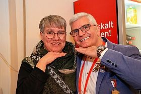 Ordenssoiree stadtgar 2025-01-03 21  Ordenssoiree - Am Freitag dem 3. Januar 2025 hatte die Stadtgarde Duisburg Rot-Weiss zur Ordenssoiree geladen. Dort wurde stolz ihr erster Orden seit der Gründung 2011 präsentiert und verliehen. : DVPJ, Holger II, Phil II., Prinz Karneval, Prinz, Prinzessin Mia I., Hofmarschälle, Page, Pagen, Paginnen, HDK, Duisburg, Karneval, Helau, Tollität, Event, Session 2024, Session 2025, HDK Duisburg, Hauptausschuss, Hauptausschuss Karneval Duisburg, Duisburg ist echt