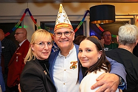 Mitsingabend 2025-01-04 06  Loss mer Singe - Am Samstag 4. Januar 2025 waren wir im „The Point“ in Krefeld-Uerdingen zum 10. Mitsingabend nach „Loss mer Singe“ Art. : DVPJ, Holger II, Phil II., Prinz Karneval, Prinz, Prinzessin Mia I., Hofmarschälle, Page, Pagen, Paginnen, HDK, Duisburg, Karneval, Helau, Tollität, Event, Session 2024, Session 2025, HDK Duisburg, Hauptausschuss, Hauptausschuss Karneval Duisburg, Duisburg ist echt