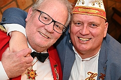 Senatorena RotFunken 2025-01-10 15  Senatorenabend - Am Freitag 10. Jan war 2025 sind wir der Einladung zum Senatorenabend der KG Roten Funken gefolgt. Ein schöner entspannender Abend im „Theodor König Keller“. : DVPJ, Holger II, Phil II., Prinz Karneval, Prinz, Prinzessin Mia I., Hofmarschälle, Page, Pagen, Paginnen, HDK, Duisburg, Karneval, Helau, Tollität, Event, Session 2024, Session 2025, HDK Duisburg, Hauptausschuss, Hauptausschuss Karneval Duisburg, Duisburg ist echt