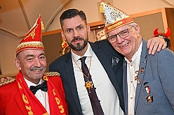Senatorena RotFunken 2025-01-10 21  Senatorenabend - Am Freitag 10. Jan war 2025 sind wir der Einladung zum Senatorenabend der KG Roten Funken gefolgt. Ein schöner entspannender Abend im „Theodor König Keller“. : DVPJ, Holger II, Phil II., Prinz Karneval, Prinz, Prinzessin Mia I., Hofmarschälle, Page, Pagen, Paginnen, HDK, Duisburg, Karneval, Helau, Tollität, Event, Session 2024, Session 2025, HDK Duisburg, Hauptausschuss, Hauptausschuss Karneval Duisburg, Duisburg ist echt
