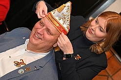 Senatorena RotFunken 2025-01-10 23  Senatorenabend - Am Freitag 10. Jan war 2025 sind wir der Einladung zum Senatorenabend der KG Roten Funken gefolgt. Ein schöner entspannender Abend im „Theodor König Keller“. : DVPJ, Holger II, Phil II., Prinz Karneval, Prinz, Prinzessin Mia I., Hofmarschälle, Page, Pagen, Paginnen, HDK, Duisburg, Karneval, Helau, Tollität, Event, Session 2024, Session 2025, HDK Duisburg, Hauptausschuss, Hauptausschuss Karneval Duisburg, Duisburg ist echt