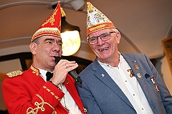 Senatorena RotFunken 2025-01-10 27  Senatorenabend - Am Freitag 10. Jan war 2025 sind wir der Einladung zum Senatorenabend der KG Roten Funken gefolgt. Ein schöner entspannender Abend im „Theodor König Keller“. : DVPJ, Holger II, Phil II., Prinz Karneval, Prinz, Prinzessin Mia I., Hofmarschälle, Page, Pagen, Paginnen, HDK, Duisburg, Karneval, Helau, Tollität, Event, Session 2024, Session 2025, HDK Duisburg, Hauptausschuss, Hauptausschuss Karneval Duisburg, Duisburg ist echt