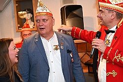 Senatorena RotFunken 2025-01-10 31  Senatorenabend - Am Freitag 10. Jan war 2025 sind wir der Einladung zum Senatorenabend der KG Roten Funken gefolgt. Ein schöner entspannender Abend im „Theodor König Keller“. : DVPJ, Holger II, Phil II., Prinz Karneval, Prinz, Prinzessin Mia I., Hofmarschälle, Page, Pagen, Paginnen, HDK, Duisburg, Karneval, Helau, Tollität, Event, Session 2024, Session 2025, HDK Duisburg, Hauptausschuss, Hauptausschuss Karneval Duisburg, Duisburg ist echt